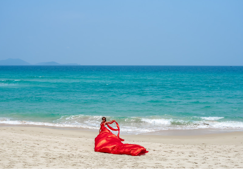 Video in a flying dress (reels-format)