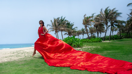 Flying dress combo (10 photos + video)